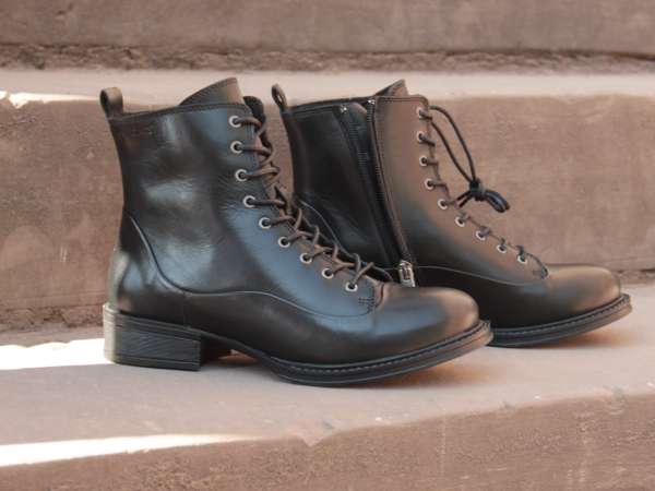 60289 Pandora Laced boots black 