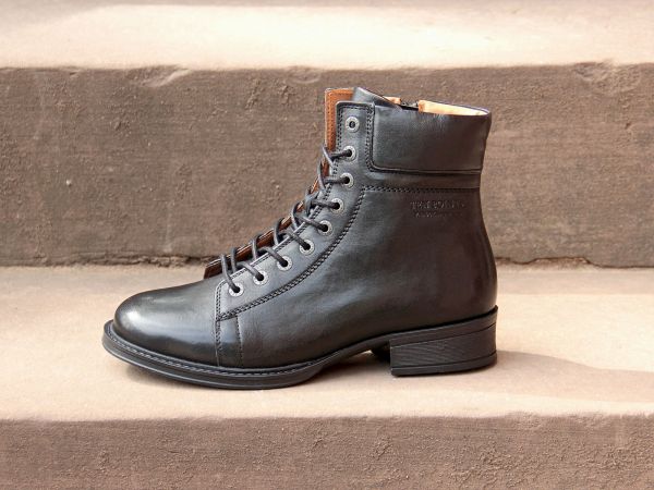 60010 -101  Pandora Laced boots Black
